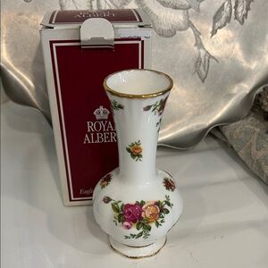 Royal Albert Old Country Roses Vase
